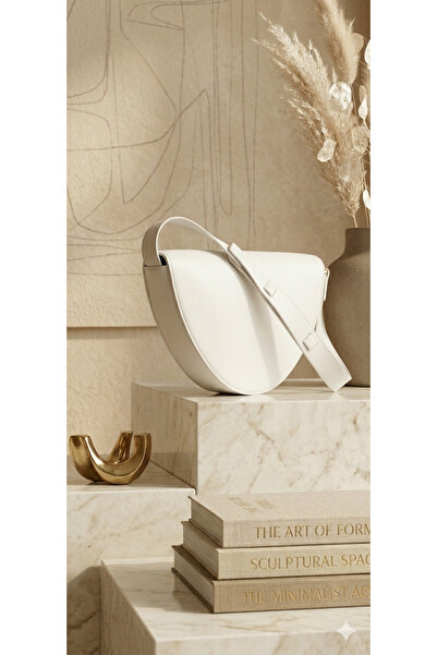 MODA Κρεμ τσάντα ώμου με απλό και λιτό σχέδιο που θα αναδείξει την ανάλαφρη σ...