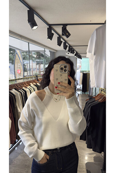 TUĞÇE FASHION Beyaz İkili V Yaka Kazak