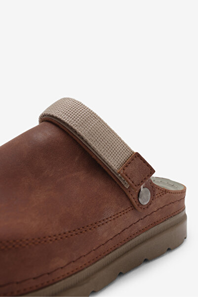 Tonny Black حذاء نسائي مريح بلون أسمر حذاء بنعل بولي يوريثان مخطط صندل