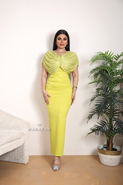 Warazan A distinctive off-shoulder mask dress style
