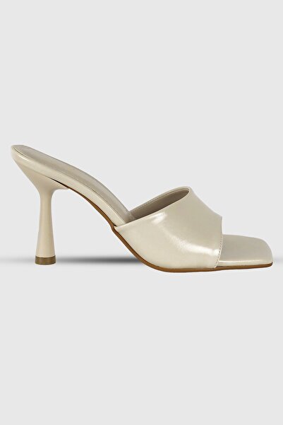 Modezya حذاء ريبيكا بيج غير لامع بشريط واحد ومقدمة مدببة للنساء بكعب شبشب