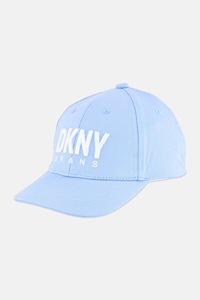 Dkny قبعة أطفال للأولاد بشعار مطرّز ، لون أزرق فاتح