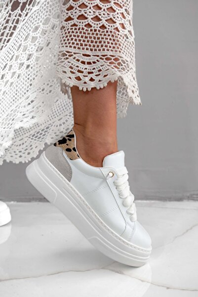 Shoebutik كينزي وايت جلد نسائي برباط حذاء رياضي قطعة