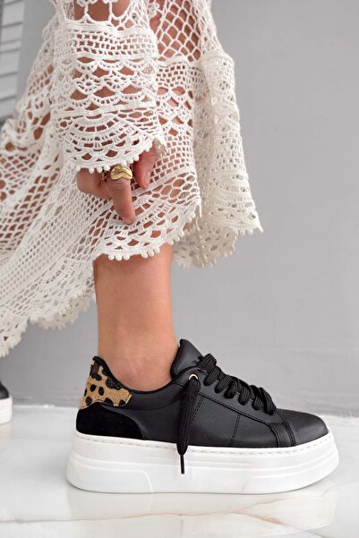 Shoebutik كينزي بلاك جلد للنساء برباط حذاء رياضي إس