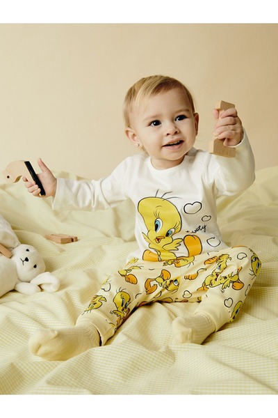 LC Waikiki طقم بيجامة للفتيات الصغيرات برقبة دائرية وطباعة تويتي من LCW Baby ...