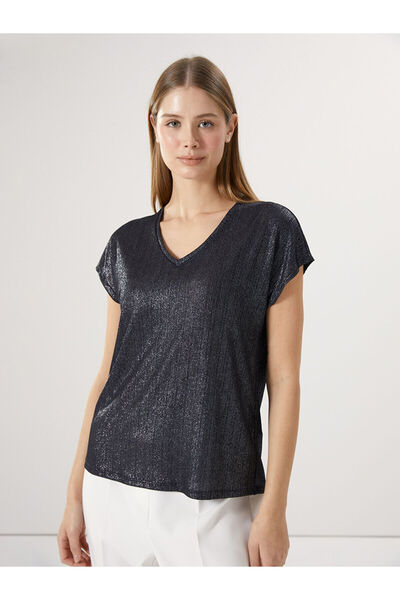 LC Waikiki LCWAIKIKI Classic V Yaka Parlak Görünümlü Kadın Tişört
