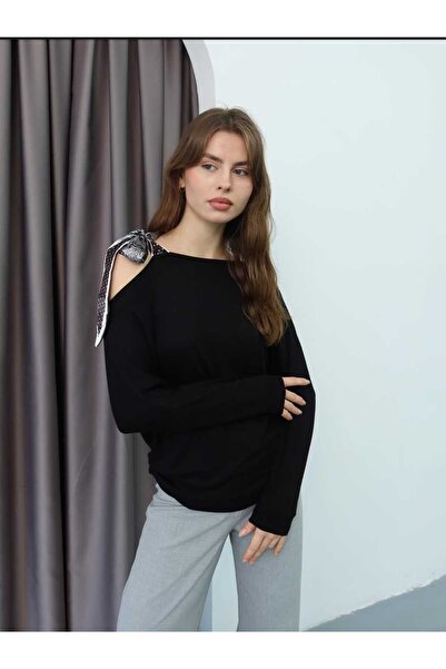 Candan Yeni Sezon Fularlı Bluz