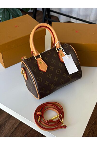 GGGG Bags with their accessories