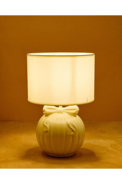 REDTAG مصباح طاولة كريمي اللون على شكل فيونكة - ارتفاع 35.5 سم