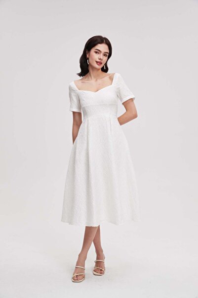 mica فستان ميدي سادة بأكمام قصيرة وتفاصيل عند خط العنق