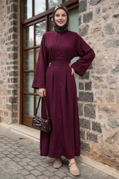 InStyle Φόρεμα Βουργουνδίας με Χρυσή Καρφίτσα και Ζώνη Μοντάλ