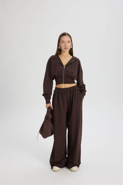 MAI STUDIOS CO. طقم بدلة رياضية بيتال بيس ديتيل كراف بقصة قصيرة