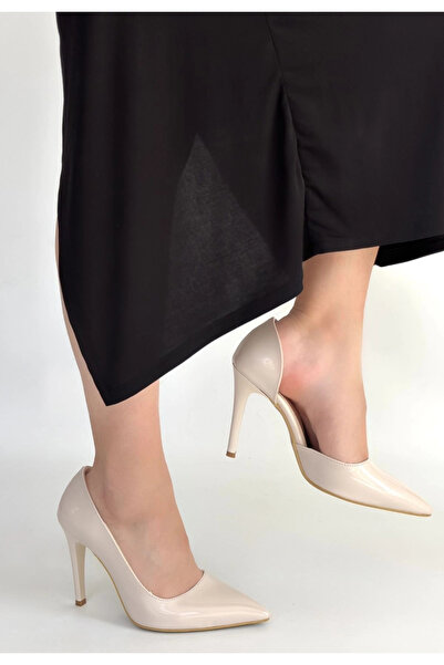 COjans Pley Beige Patent Leather Stiletto Shoes