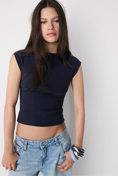 Stradivarius Basic geniş yaka tişört