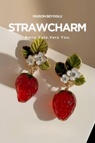TAKICA Çilek Figürlü Cam Küpe Strawcharm