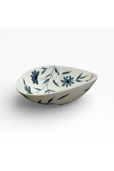 HADEEL GIJAMAI A new and elegant navy blue patterned ceramic serving dish
