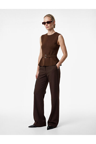 Koton εφαρμοστό Αμάνικη μπλούζα με λαιμόκοψη ποδηλάτου και πεπλάμ, σετ Ζώνη τ...