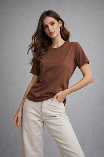 WILD BEE تي شيرت نسائي بني بأكمام قصيرة وياقة دائرية من قماش الإنترلوك