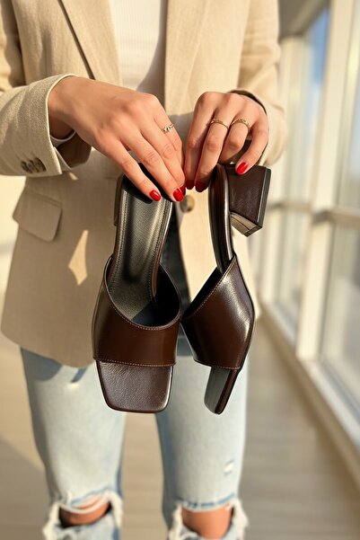 DURUNUN BUTİĞİ Argit Brown Ζαρωμένο λουστρίνι (Ύψος τακουνιού 4 εκ.) Τετράγων...