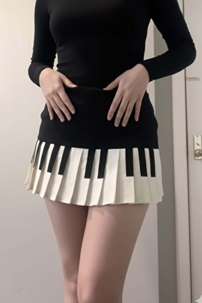 Karakedi New Style Black Pleated White Piano Pattern Short Skirt