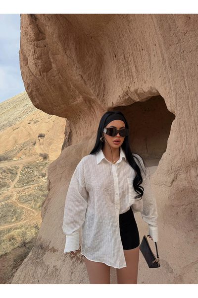 kırmızı butiks Beyaz Tek Cep Sırt Dekolte Gömlek