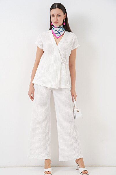 Hiccup BDART Teksturirano V-izrez dvodelni kostim sa detaljima kravate