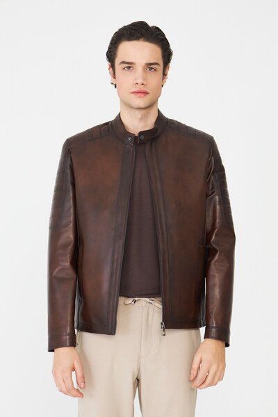 White Stone جاكيت بني مبطّن بتفاصيل مفصلة وسحاب أمامي عصري جلد أصلي