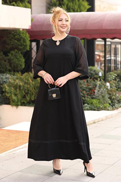 Siyezen Plus Size Dress with Pearl Brooch on the Collar