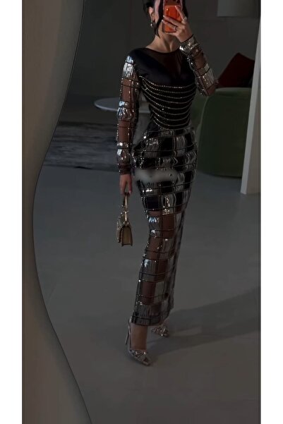 Dora Fashion An elegant black evening gown with a long design that combines l...