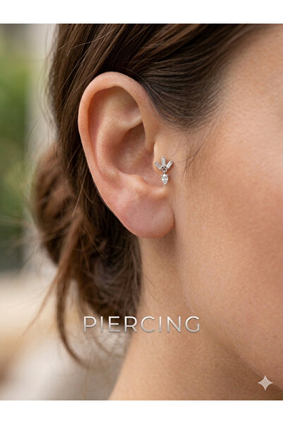 BY DİLEK ÇETİN ACCESSORY Çelik üç baget taşlı sallantılı piercing(1adet)