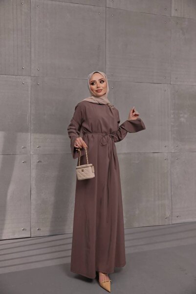 JESSE STORY ДАМСКА МОДНА РОКЛЯ ОТ МОДАЛ КУПРА С ШИРОКИ МАНШЕТИ, ЗЛАТНА БРОШКА...