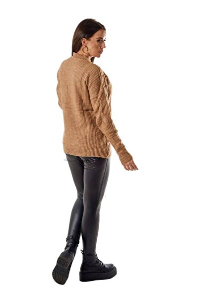 Kesi Sweter wkładany przez głowę z modnym splotem camelowy