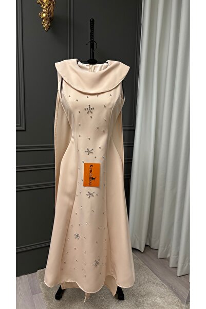 Kendallksa A soft, elegant beige evening dress featuring a classic design