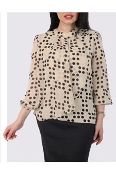 FULLJOY A beige polka-dot chiffon blouse with a comfortable fit and distincti...