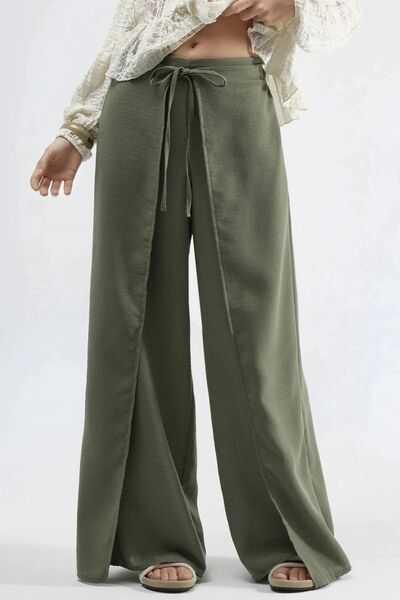 Hiccup BUSEM pantalone sa vezanim detaljima u struku Krep