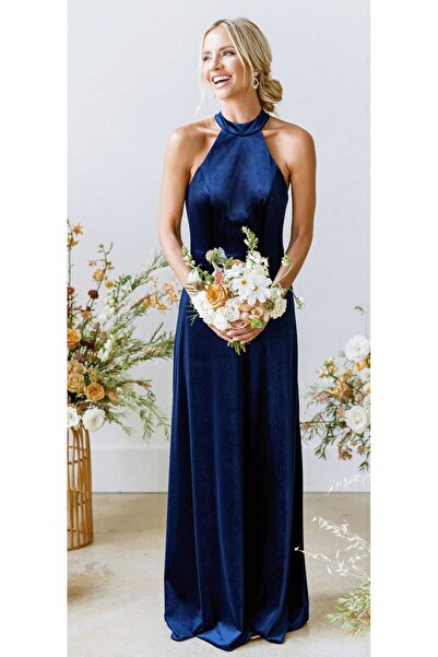 Hanife Glam Couture Hanife Glam sırt dekolteli halter yaka kadife elbise