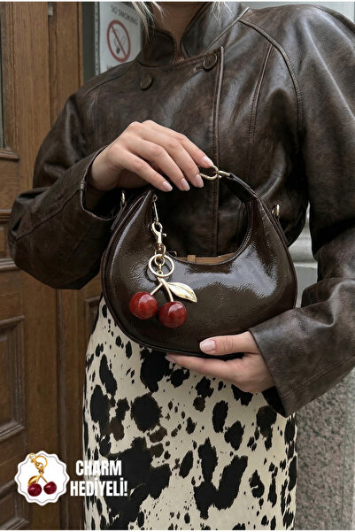 Belinabag Kahverengi Charm Aksesuarlı Kadın Mini Çapraz El ve Omuz Çantası Vi...