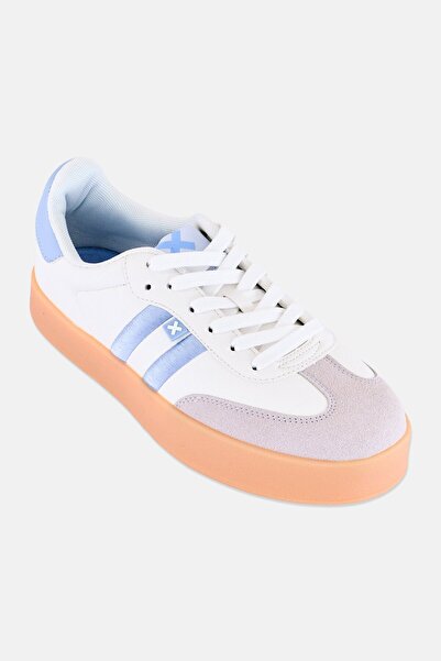 XTI حذاء كاجوال برباط وشعار العلامة التجارية للنساء، أبيض