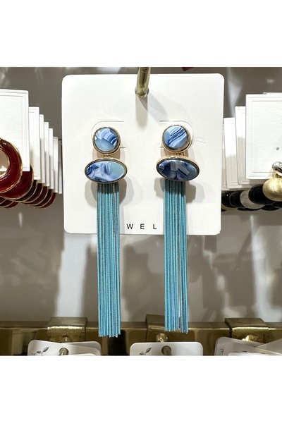 GLOW ACCESSORIES BAE أقراط زرا موديل مهدّب ذات تفاصيل ذهبية