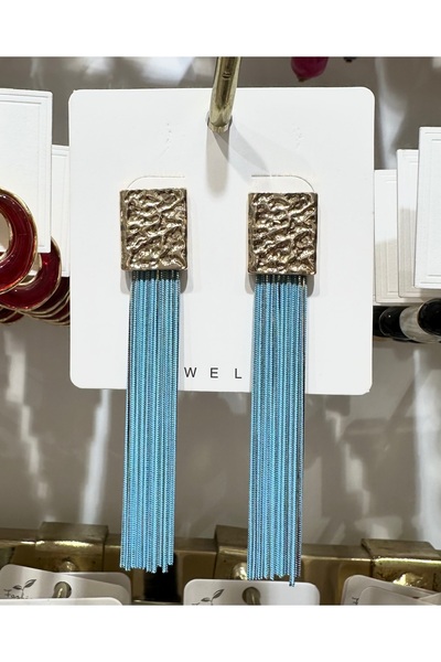 GLOW ACCESSORIES BAE أقراط زرا موديل مهدّب ذات تفاصيل ذهبية