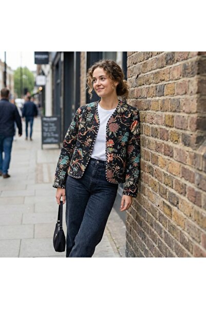 Yoncha Siyah Çiçek Desenli Pamuk Kadın Ceket – Bohem Kapitone Mevsimlik Ceket