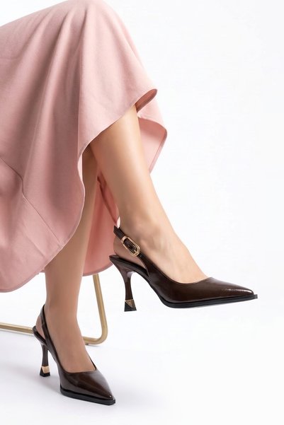simplicity Piele lacuită maro închis, cu vârf ascuțit, talpă groasă, spate deschis, cu detalii aurii pantofi cu toc - Stiletto