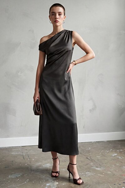 Hiccup Rochie maxi asimetrică din satin cu umeri goi MY FASHION