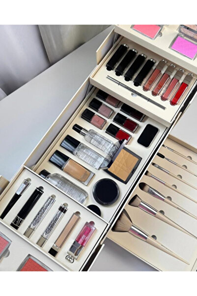 MAYDRREAM A luxurious, multi-purpose complete makeup set. Shop now.