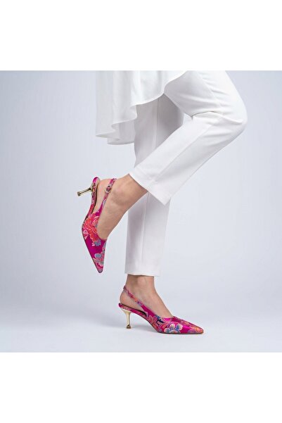 Letafia Κοντά παπούτσια με οικογενειακό έθνικ σχέδιο με χρυσό τακούνι