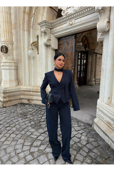 kırmızı butiks Σετ Τριών Τεμαχίων Μπλέιζερ σε Ναυτικό Μπλε με Ρίγες