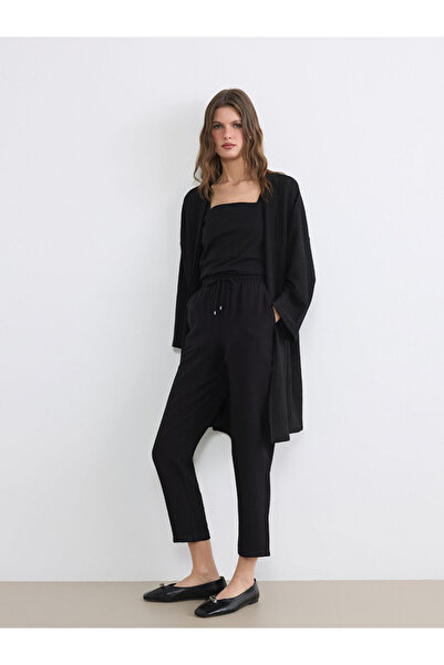 LC Waikiki بنطلون نسائي أسود بخصر مطاطي على شكل جزرة