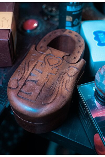 Namaruna Cutie magică din lemn Bali - Lacăt de dragoste