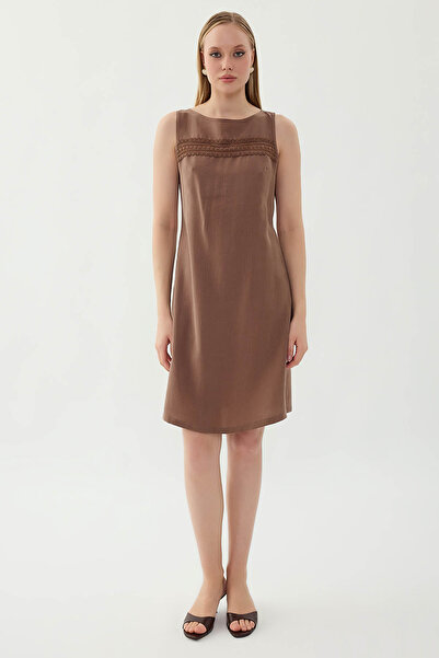 Vitrin Zero Sleeve Laced Dress