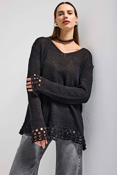 it's basic Women's Black W5 Oversized Special Fabric Design Loose Cut Knitwear